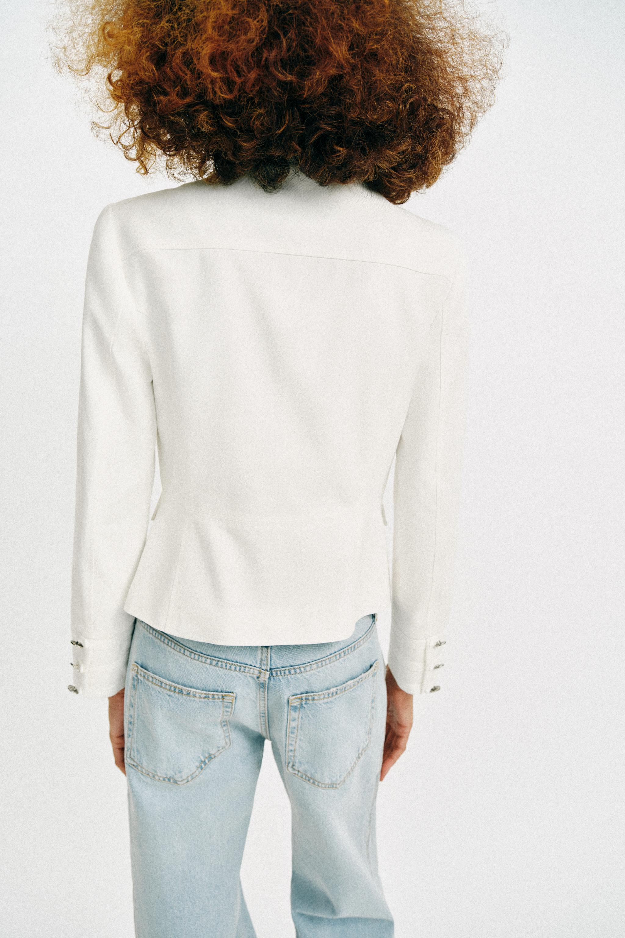 BUTTONED HIGH NECK BLAZER